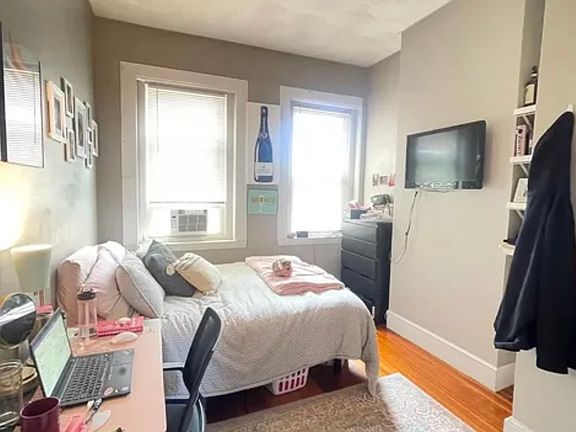 4th image of 291 E St APT 2