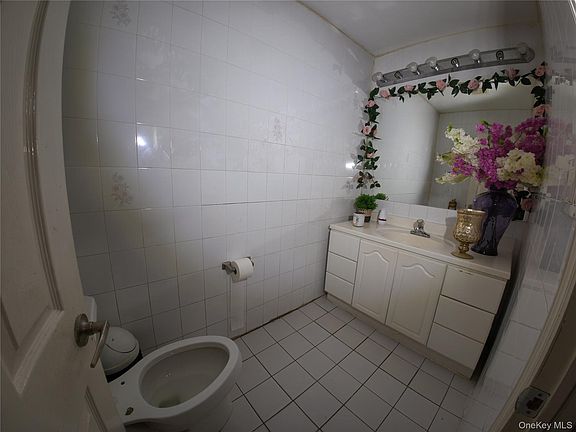 4th image of 10428 Jamaica Avenue