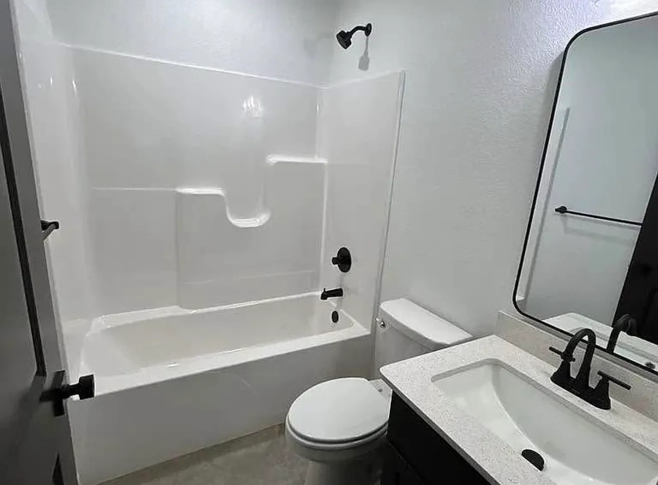 5600 Spradling Avenue - B — Photo 3