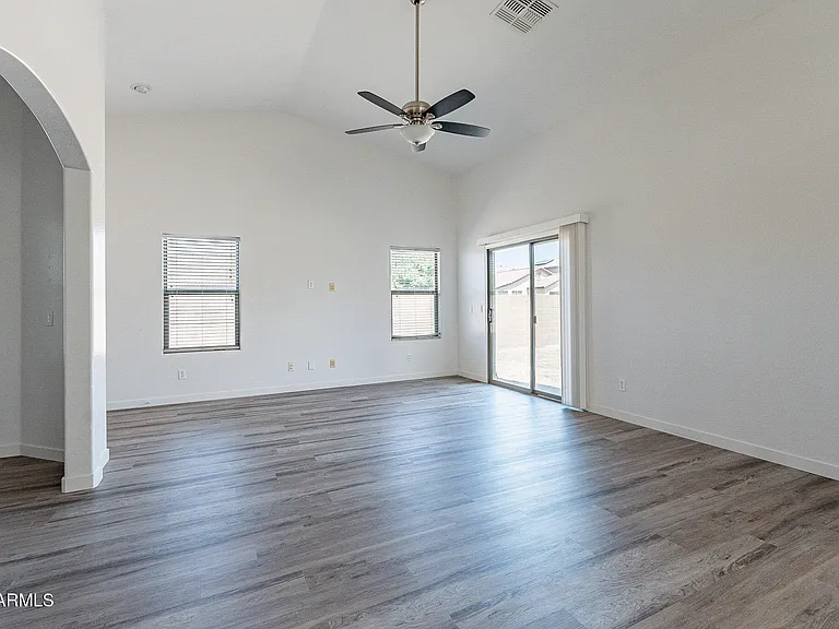 24866 W Huntington Dr — Photo 9
