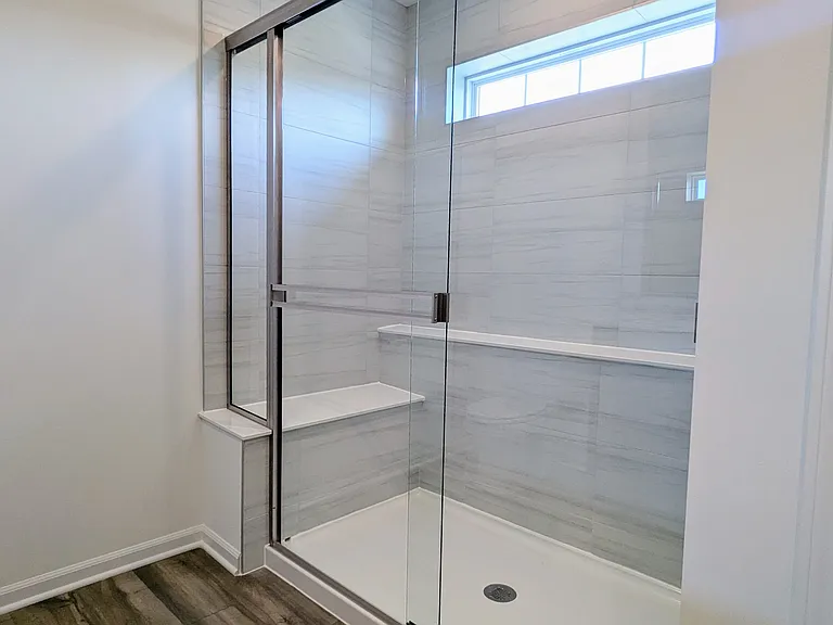 809 Lindsay Ln — Photo 12