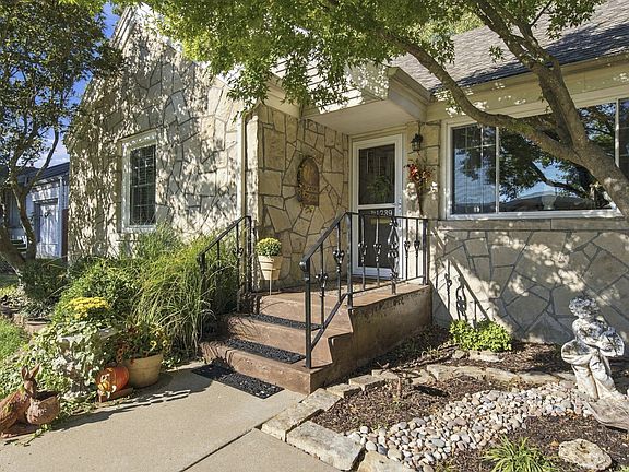 3rd image of 1739 S Kentwood Avenue