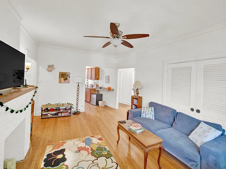 1024 Noyes St — Photo 8