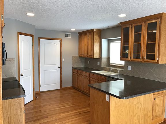 5th image of 2106 NW Rosewood Dr