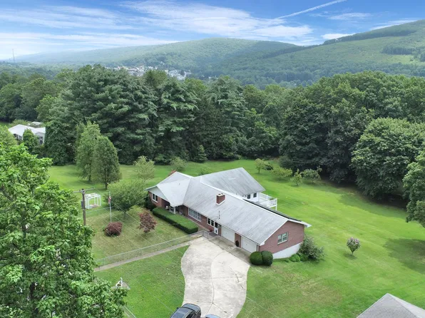 1619 Pottsville St, Lykens, PA 17048