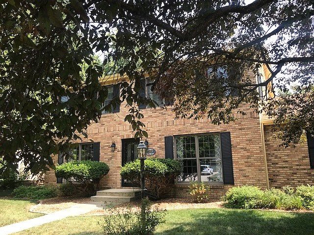 2nd image of 1319 Broadmoor Dr