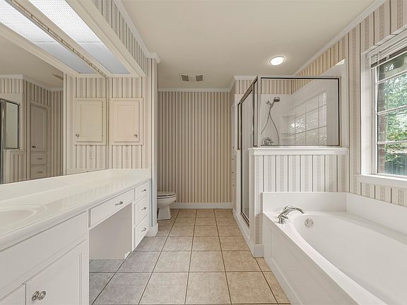 3rd image of 201 Pecan Village Cir