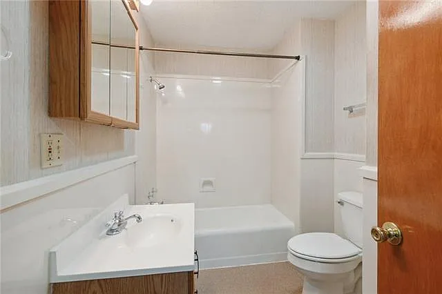 1001 Farrington Dr — Photo 10
