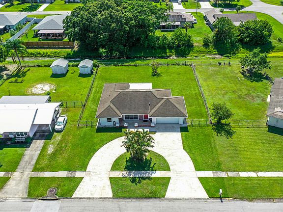 5th image of 810 SW Ivanhoe Drive
