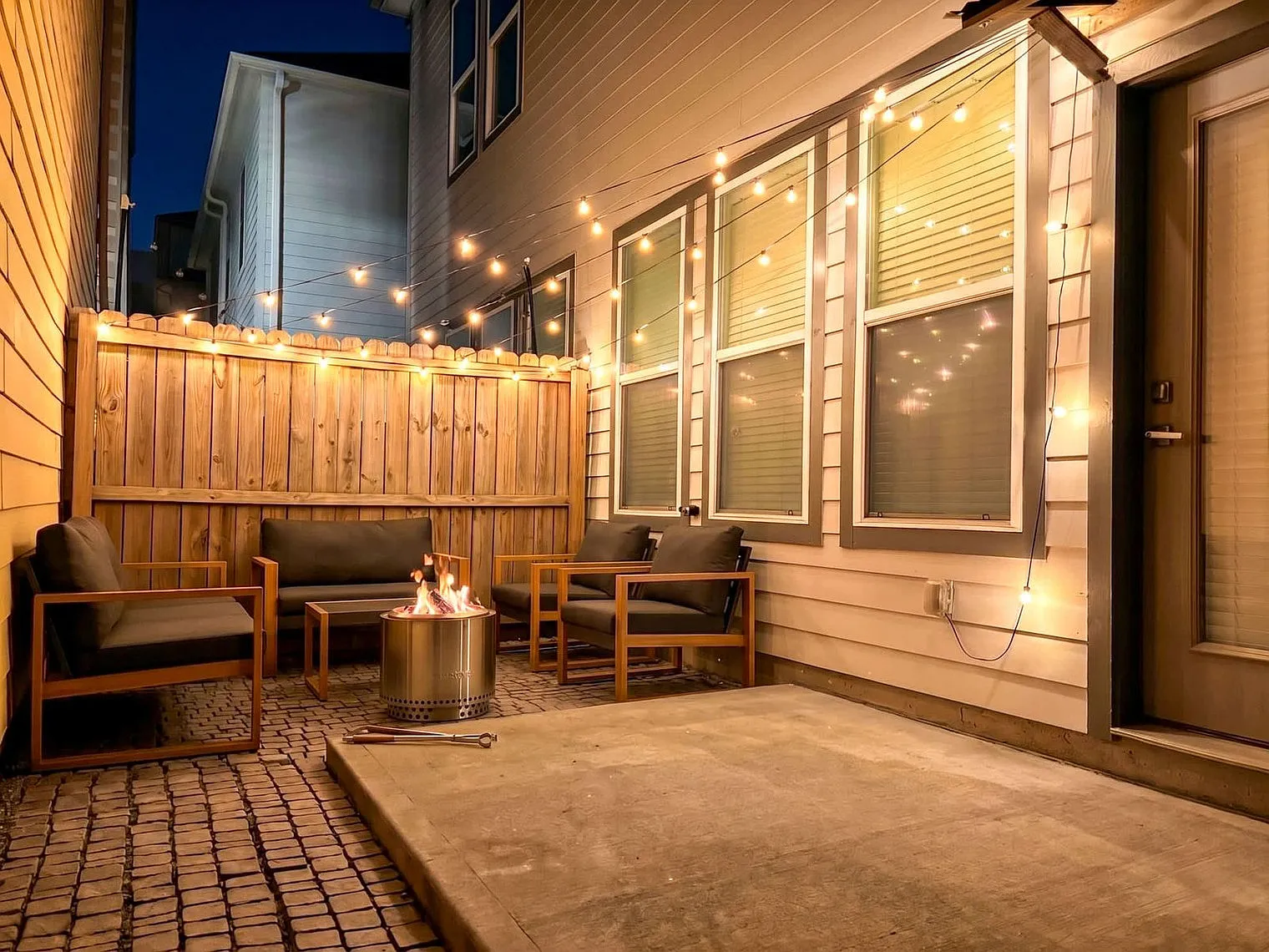 3 bed, 2.0 bath, 2195 sqft, $4,911 — Photo 4