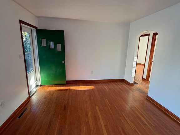 3rd image of 215 Barnett Rd
