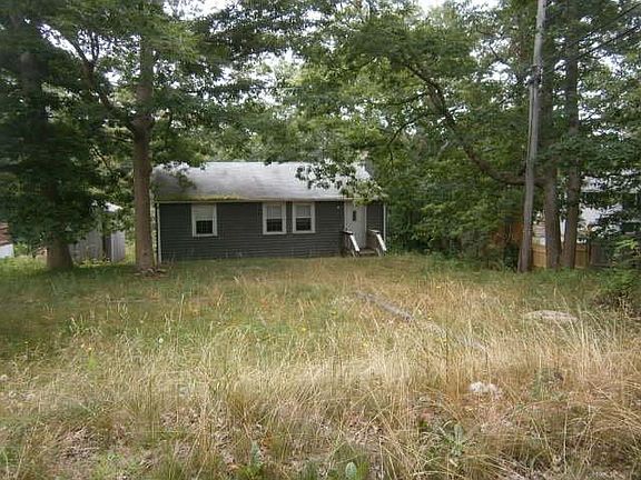 3rd image of 14 Evergreen Dr
