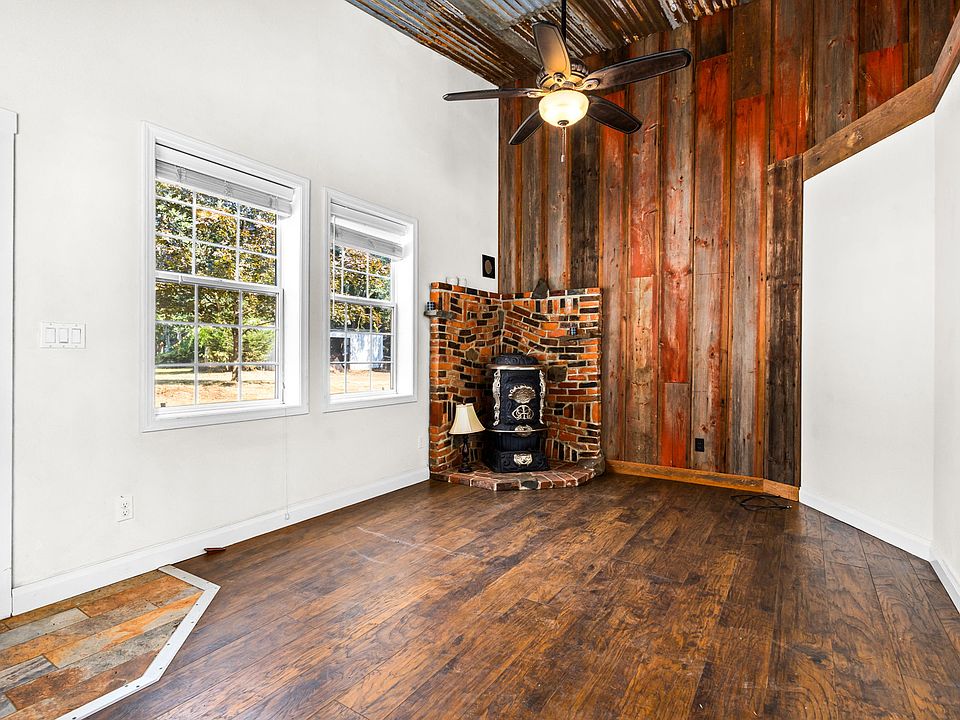 1st image of 2385 Cascade Hwy SE #1