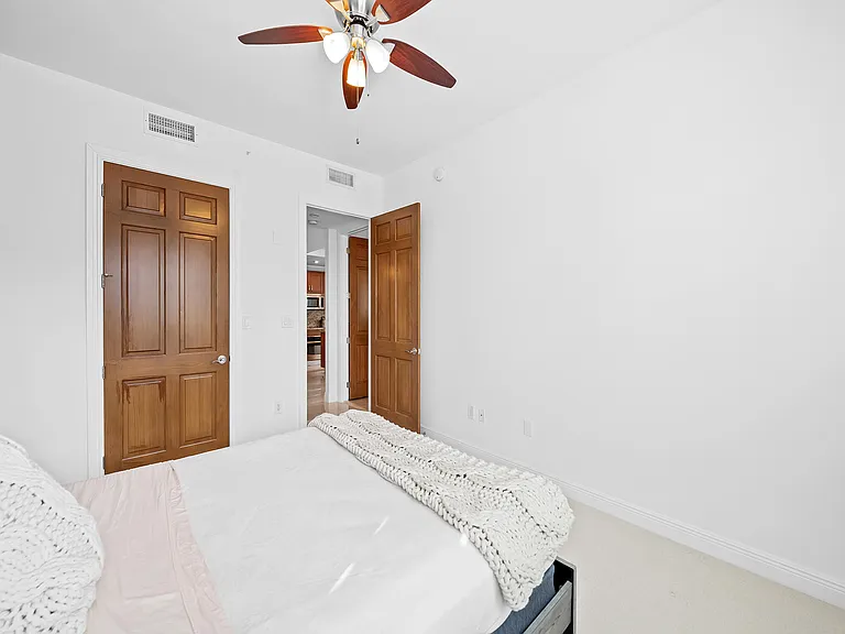 516 Hendricks Isle #4C — Photo 21