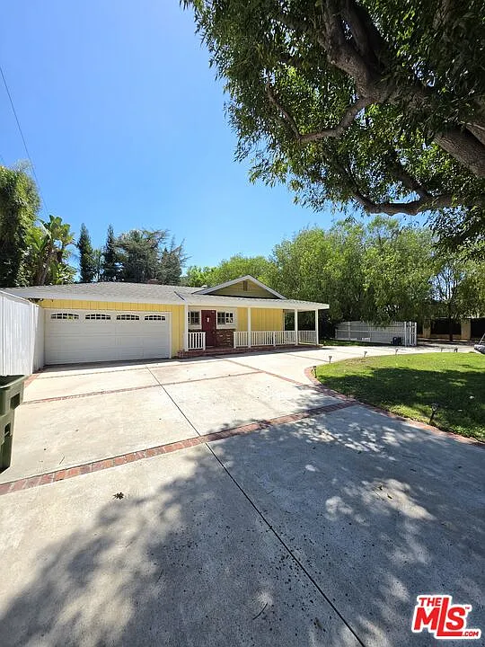 3 bed, 2.0 bath, 2012 sqft, $6,900 — Photo 2