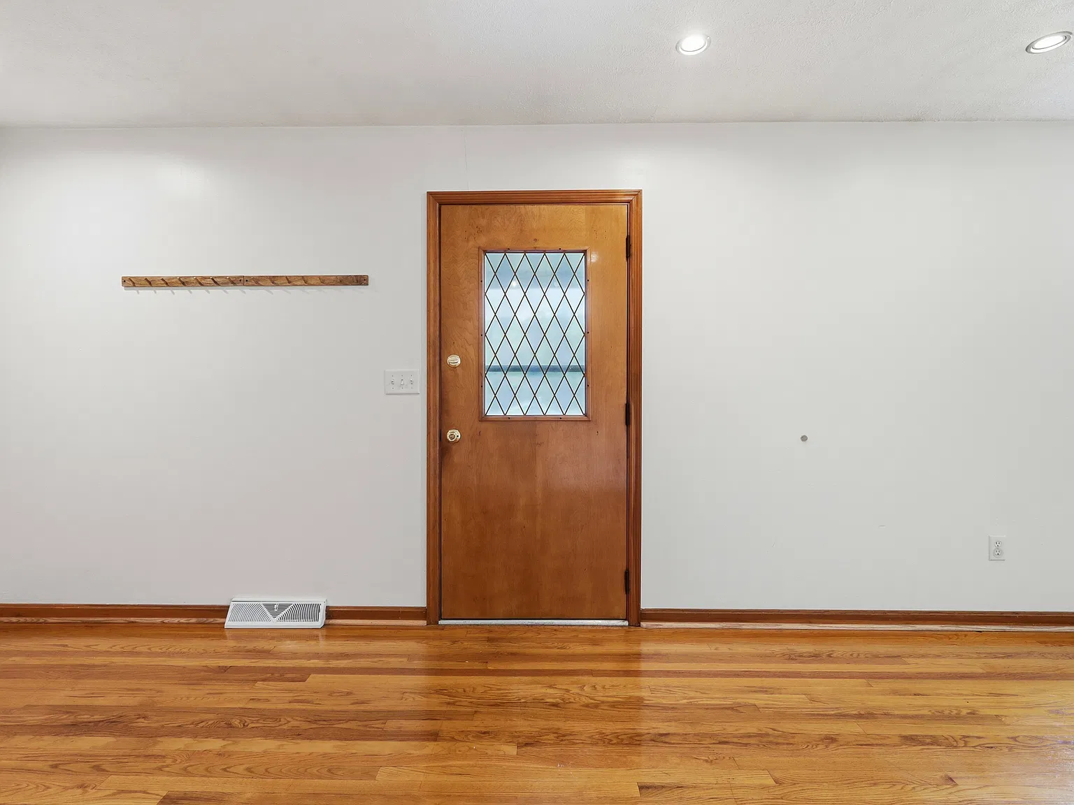 3 bed, 1.5 bath, 1000 sqft, $1,995 — Photo 3
