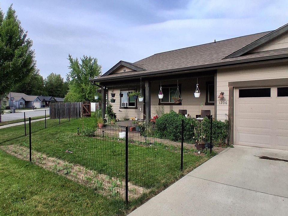 1st image of 1206 Honeysuckle Ave