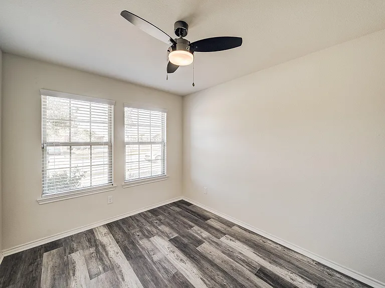 1110 Mercury Dr — Photo 22