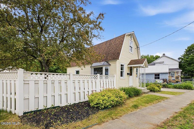 3rd image of 38 Harrison Avenue