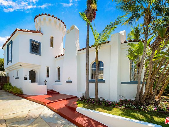 2nd image of 532 N Las Casas Ave