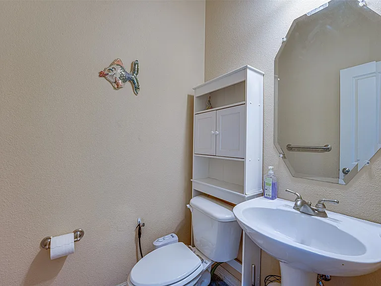 14 Center Ct — Photo 6