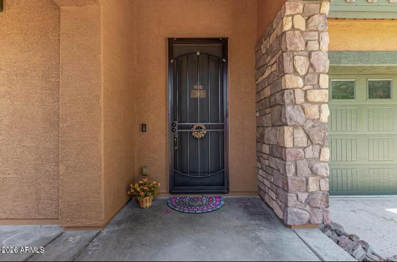 3 bed, 2.0 bath, 1885 sqft, $2,600 — Photo 4