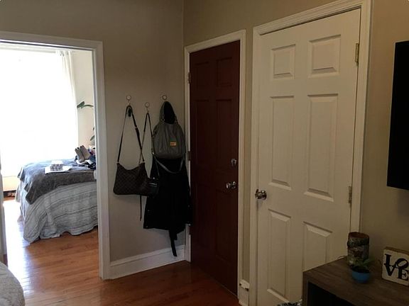 5th image of 2337 Christian St #1