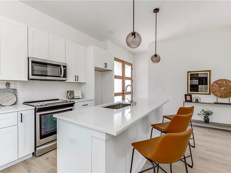 4800 Vinson Dr #B — Photo 8