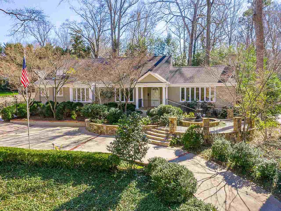 1st image of 615 Crystal Dr
