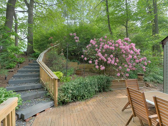 3rd image of 209 Pine Dr