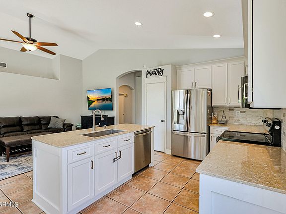 3rd image of 3825 E LEXINGTON Avenue