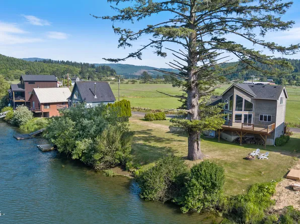 33645 Resort Dr, Cloverdale, OR 97112