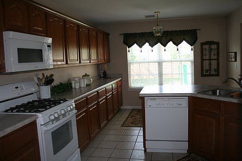 3rd image of 1955 Montclair Ave