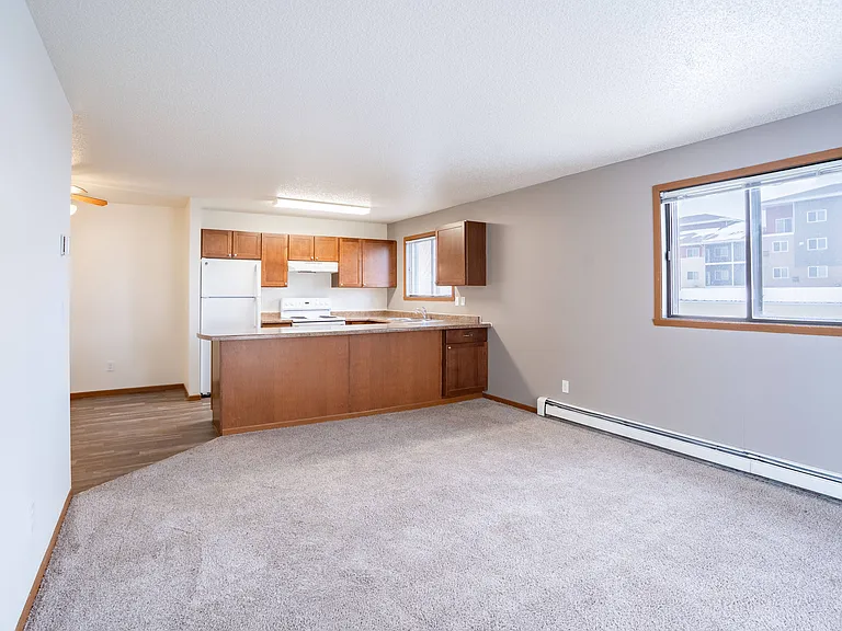 Fargo, ND Westwood Estates | 21B | Living