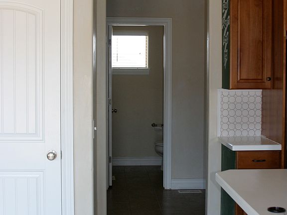 Hallway to 1/2 bath