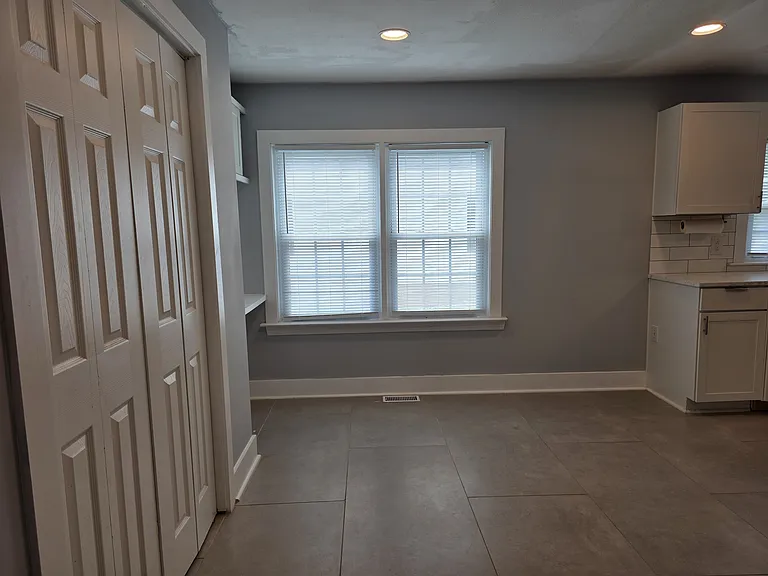 208 Archer St — Photo 4