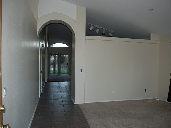 4th image of 310 W Aire Libre Ave