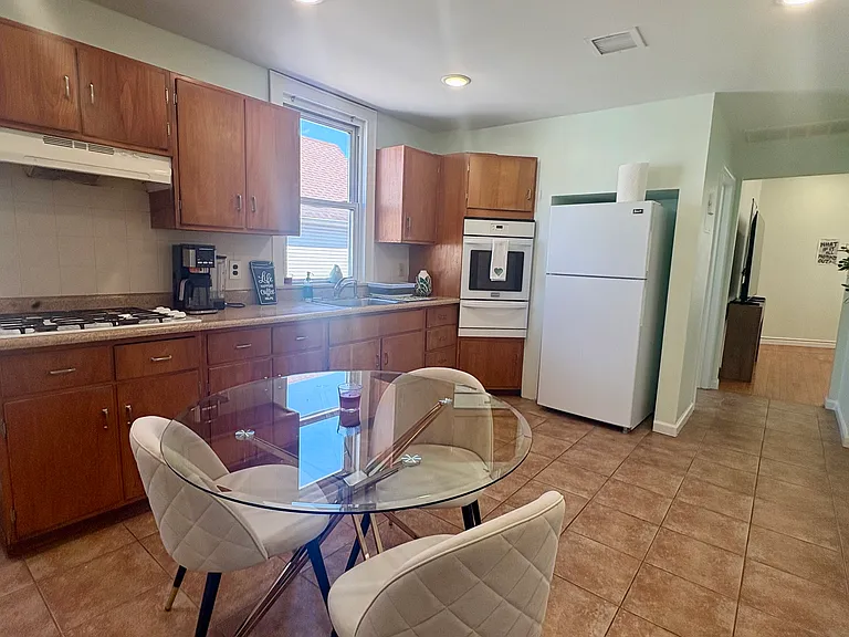 261 Maple St #2 — Photo 11
