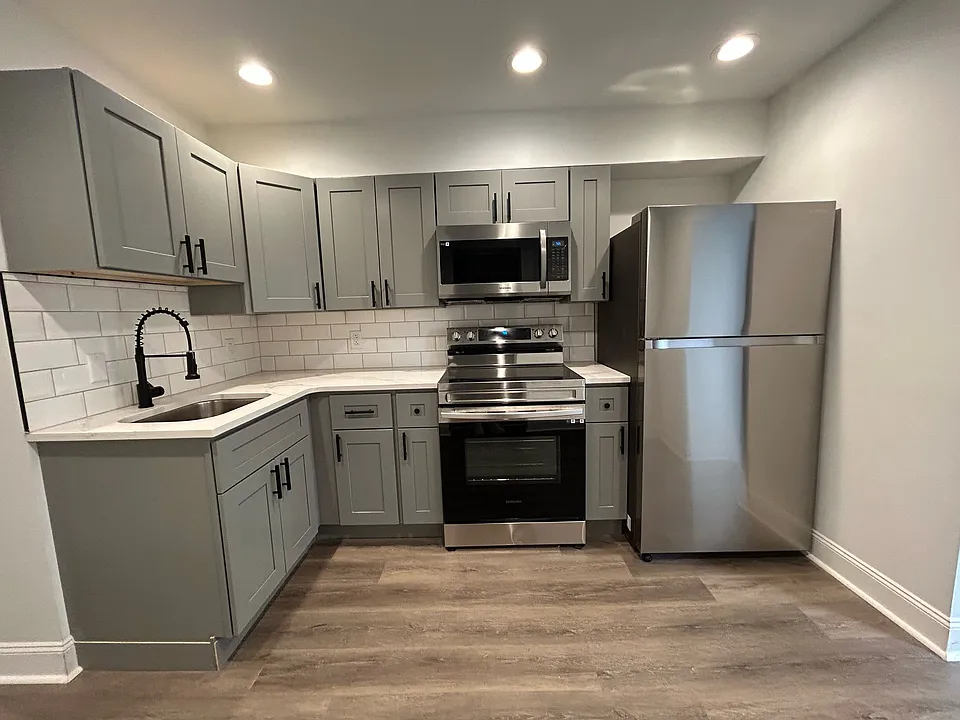 818 E Locust Ave
