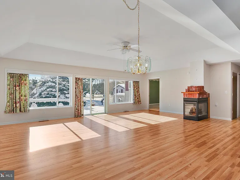 105 Dogwood Dr — Photo 6