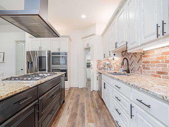 2nd image of 111 Decoy Ln