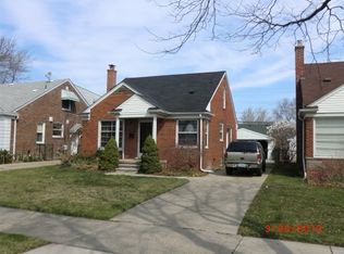 21455 Bournemouth St, Harper Woods, MI 48225