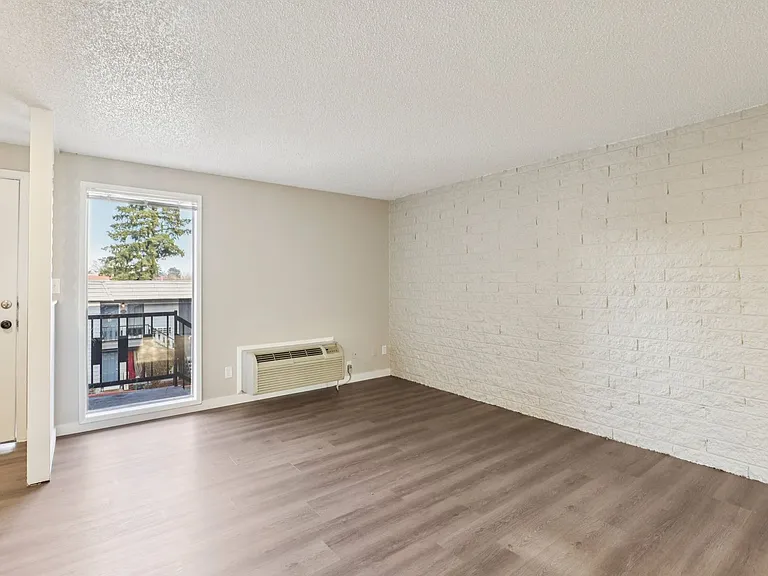 Cypress Crest Apartments — Photo 35