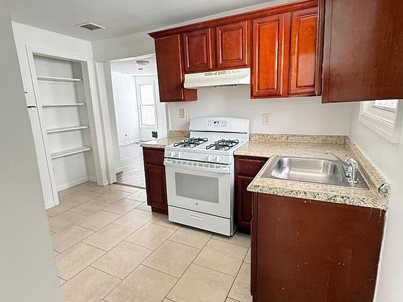 3rd image of 792 S 15th St