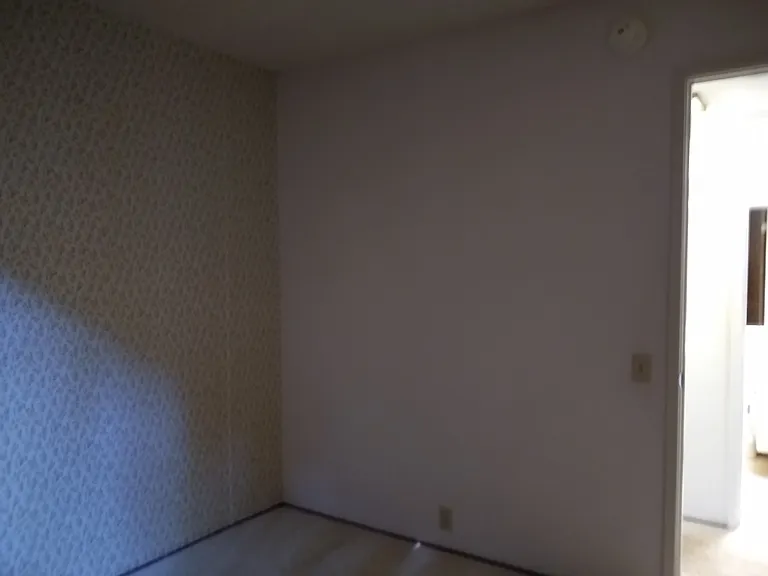 Middle bedroom