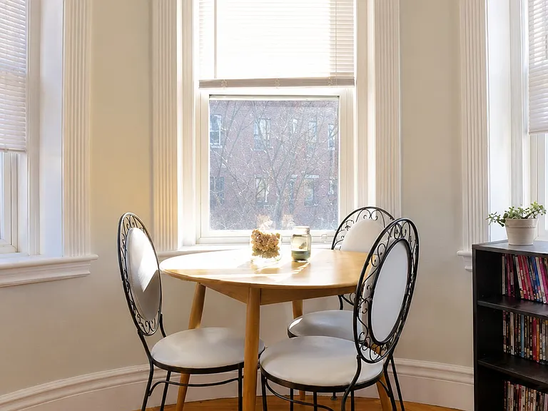 183 Strathmore Rd #3 — Photo 3
