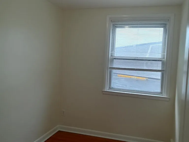 58 Suburban Ln — Photo 23