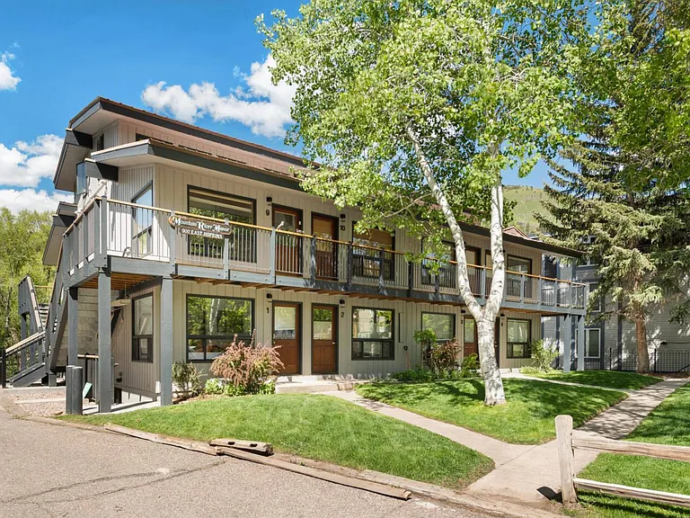 900 E Hopkins Ave #16 — Photo 15