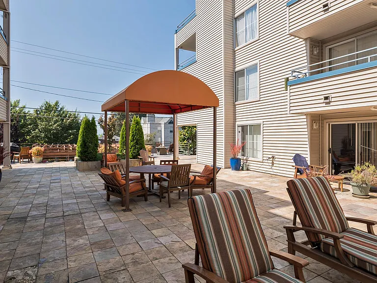 6960 California Ave SW — Photo 10