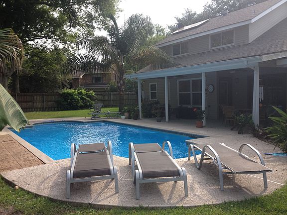 4th image of 104 Rose Manor Ct